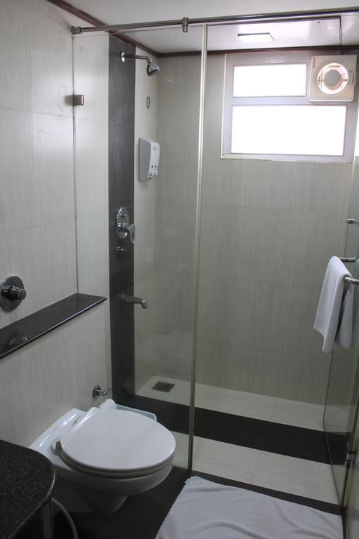 The Lotus Apartment Hotel, Venkatraman Street Chennai Exterior photo