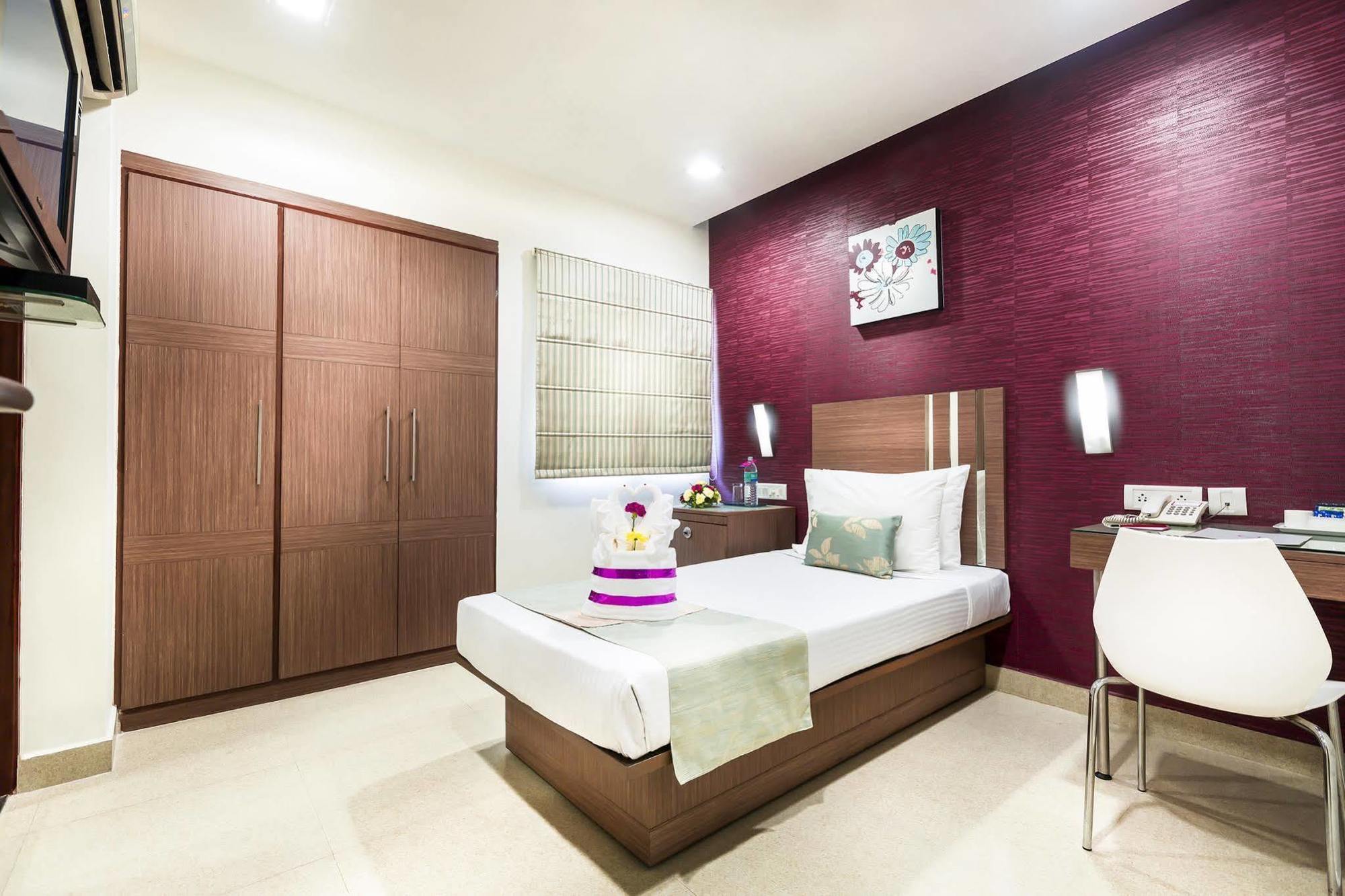The Lotus Apartment Hotel, Venkatraman Street Chennai Exterior photo